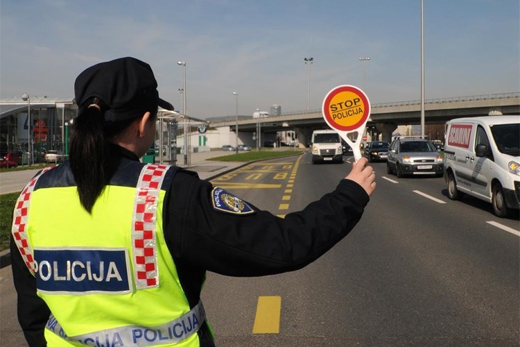 Slika /PU_KZ/Vijesti 2019/Stop u prometu.jpg